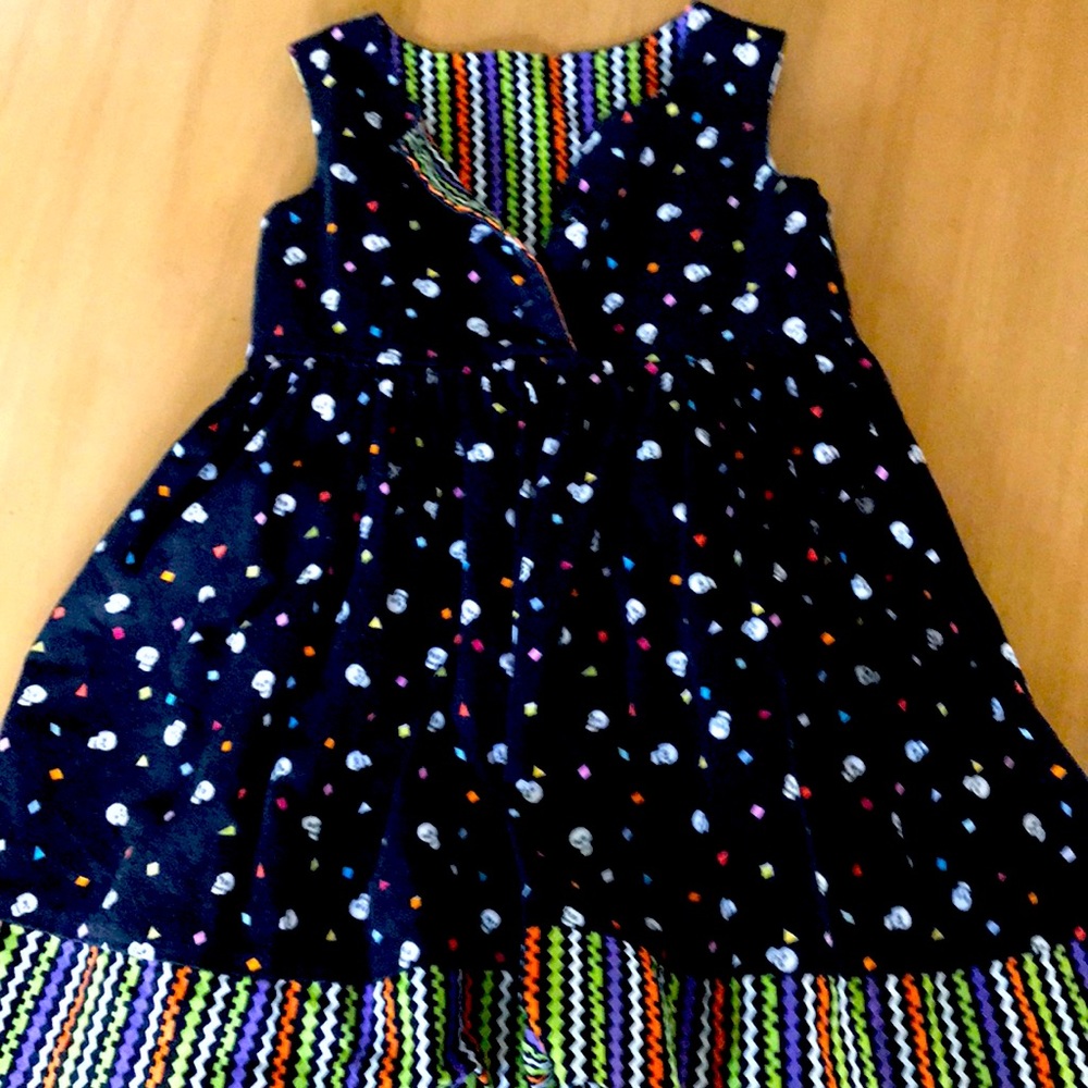 Vintage fall dress. Comes with adjustable belt.